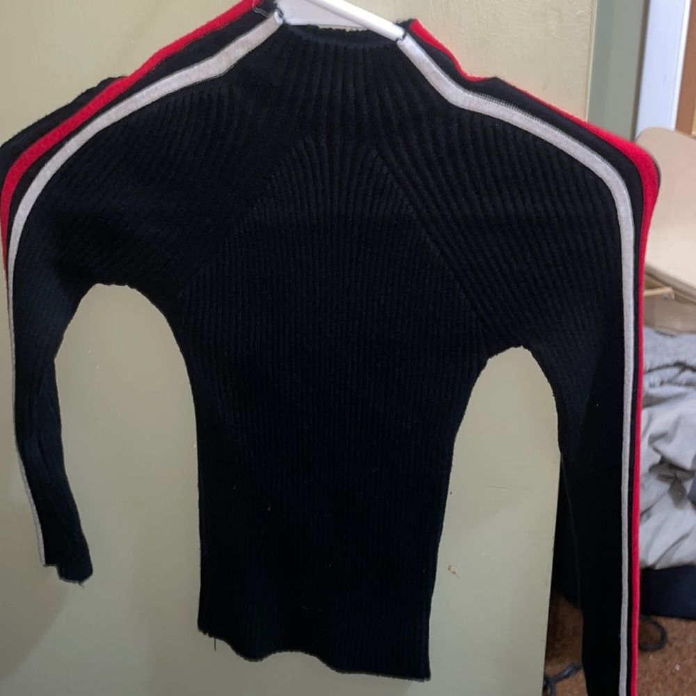 Shirt turtle neck/sorta cropped sweater